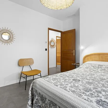 Superbe 120m² Proche Centre Parking Apartment